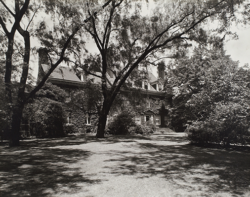 <p>Elmhurst, the Hunt residence on Ellsworth Avenue in the Shadyside section of Pittsburgh, 1953, photograph by Harry and Mary Arnold, HI Archives Hunt collection no. 252, box 57, Elmhurst 1953 green album, photo 30.</p>