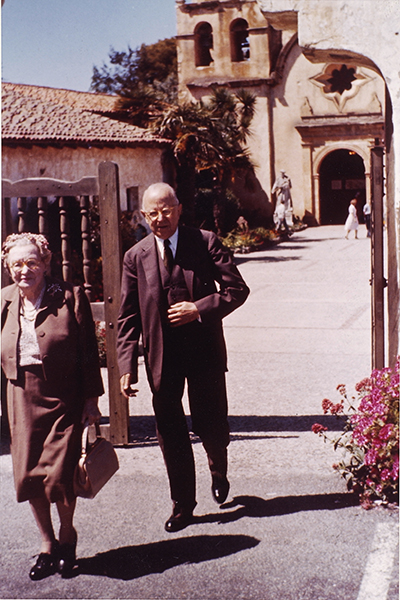 <p>Rachel (1882–1963) and Roy (1881–1966) Hunt, Carmel Mission, California, May 1960, photograph by an unknown photographer, HI Archives portrait no. 73.</p>